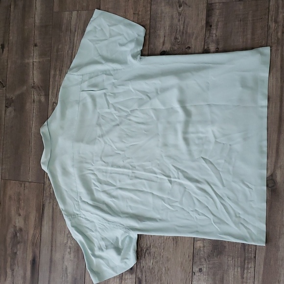 Tommy Bahama 100%silk button down shirt - Picture 8 of 9